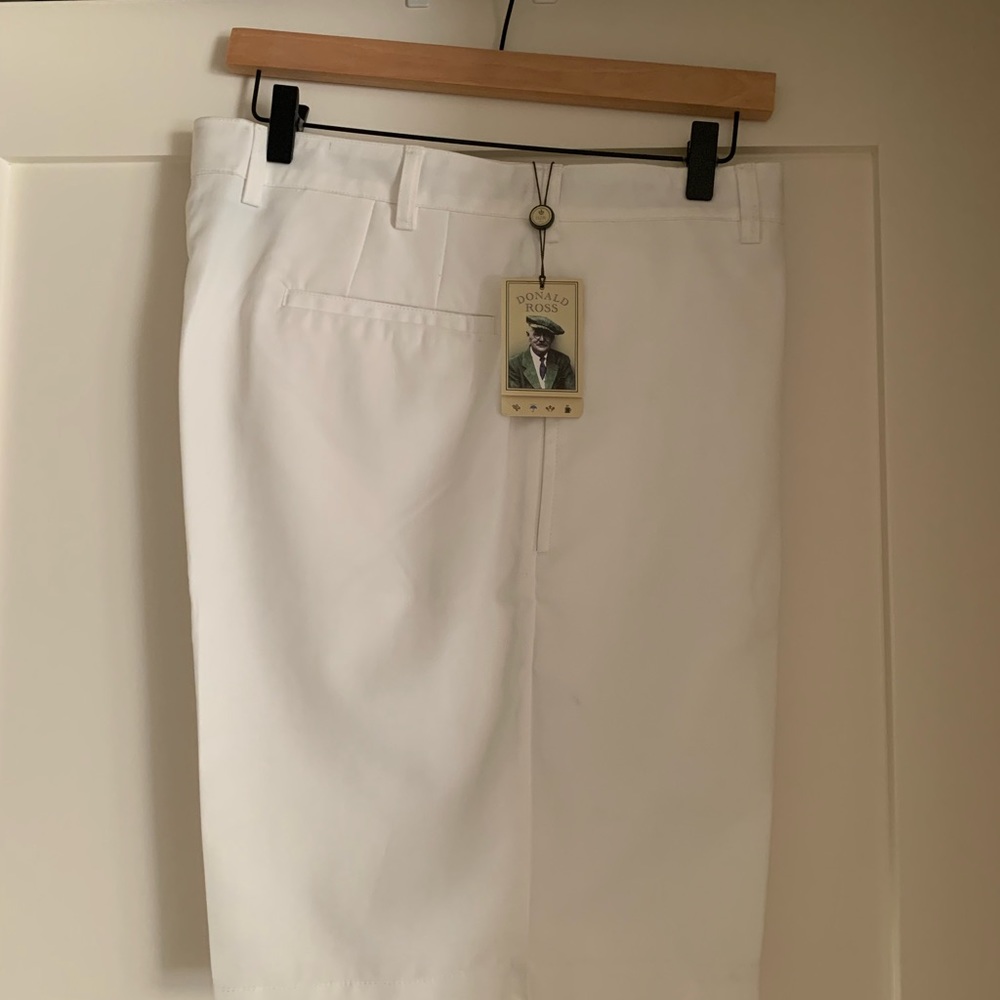 Donald Ross NWT shorts/ white
